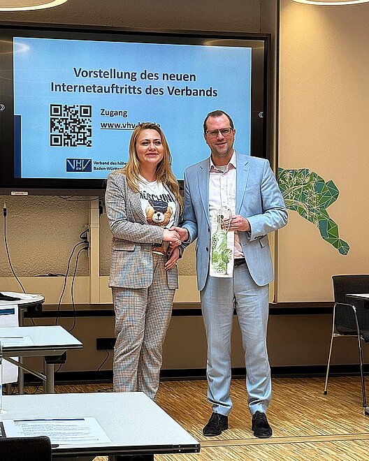 Frau Strohmaier dankt Dr. Larsen für die Moderation